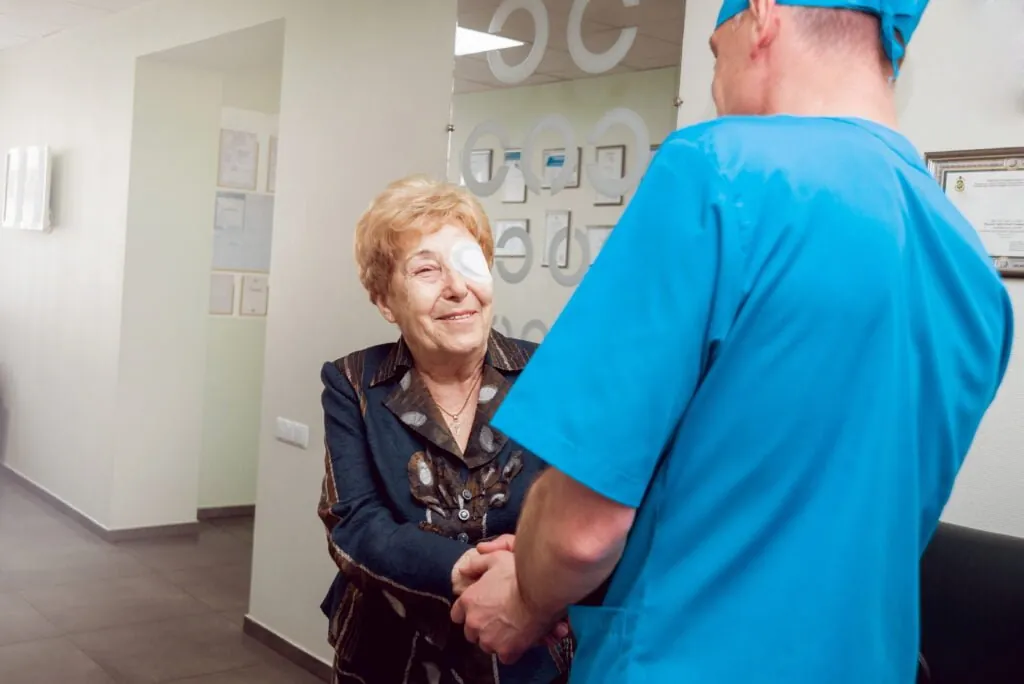 A cirurgia de catarata é rápida e o paciente recebe alta no mesmo dia