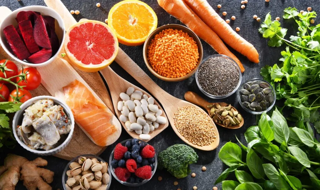alimentos ricos em fibras, frutas e vegetais são bons para controlar e evitar o colesterol alto